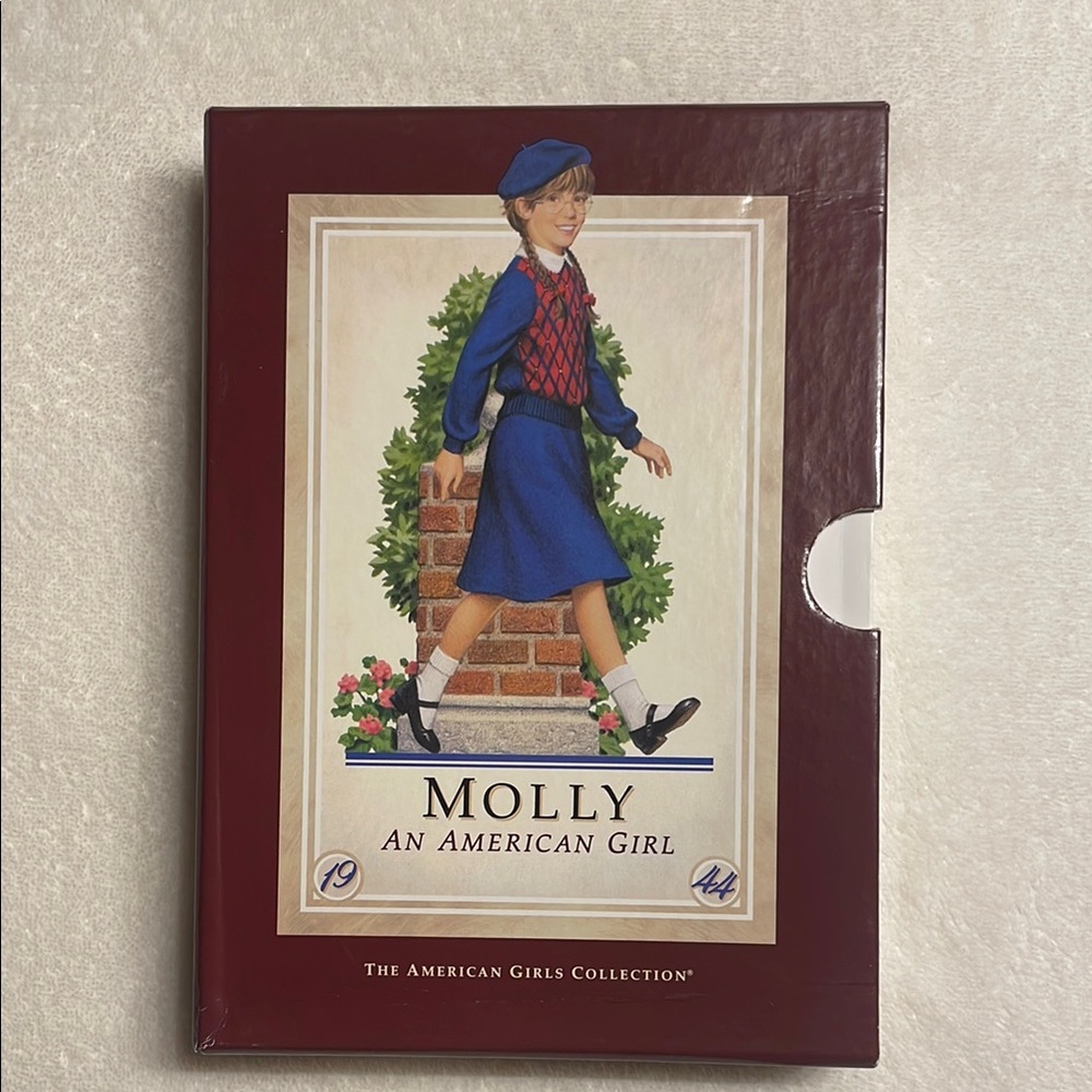 AMERICAN GIRL Book Set MOLLY 
VINTAGE 1st Edition - Books never used